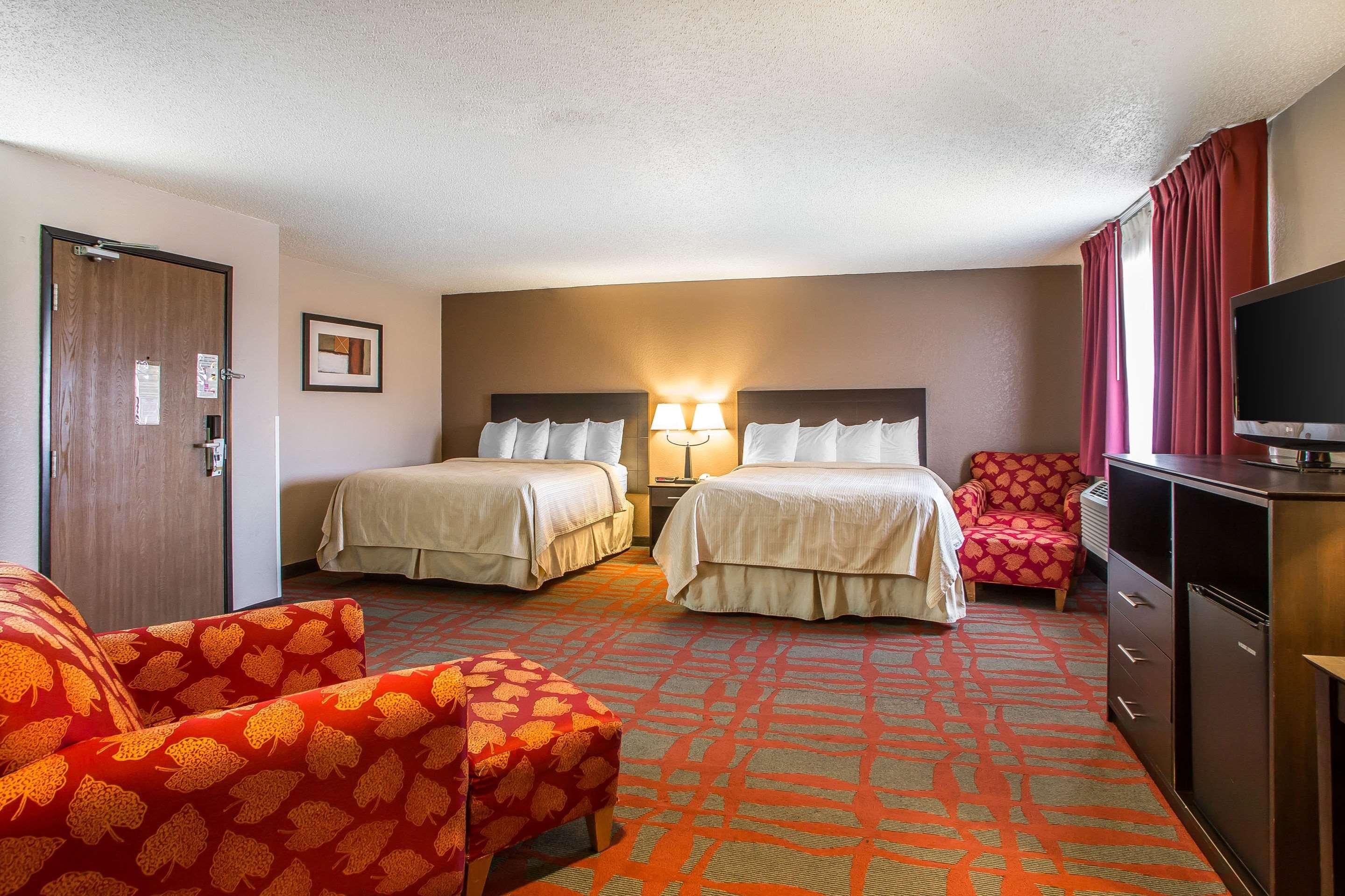 Quality Inn & Suites West Bend Exterior foto