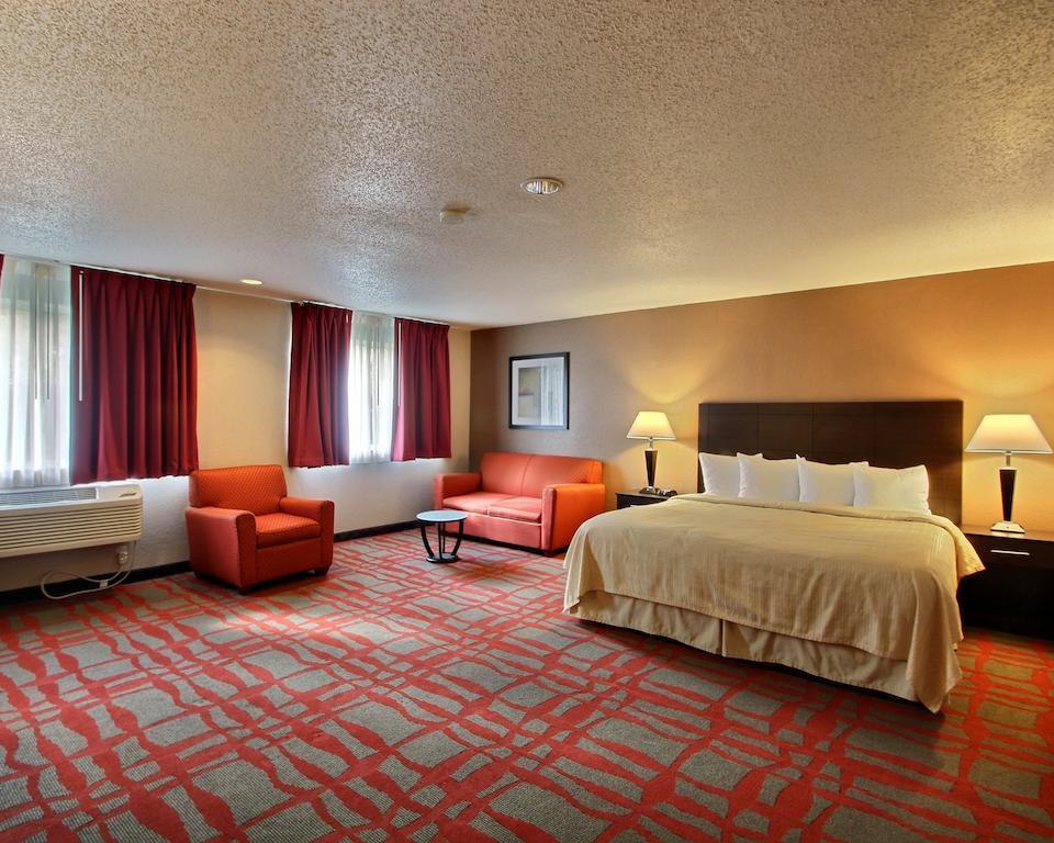 Quality Inn & Suites West Bend Exterior foto